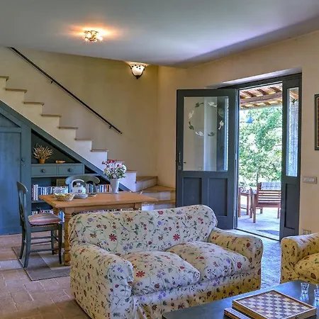 Villa Poggio 6, Emma Baschi