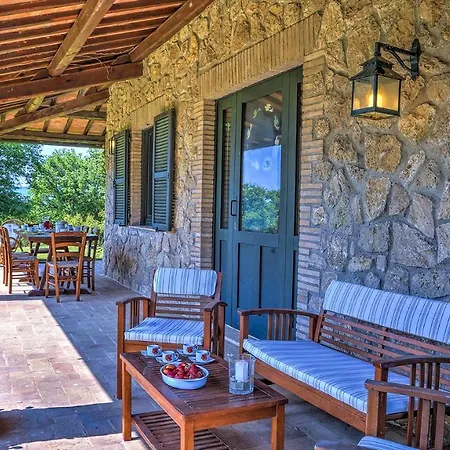 Villa Poggio 6, Emma Baschi