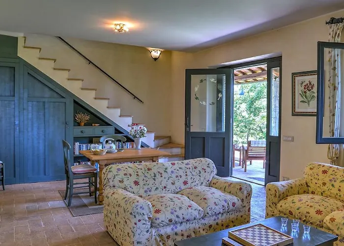 Villa Poggio 6, Emma Baschi