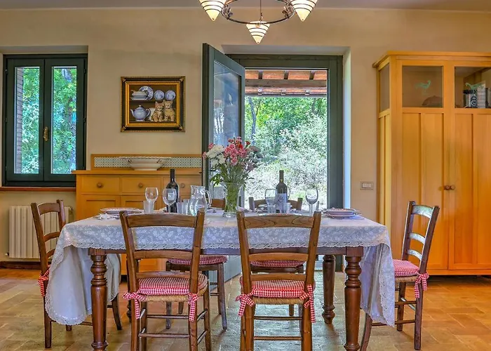 Villa Poggio 6, Emma Baschi