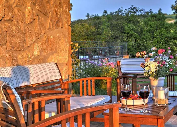 Villa Poggio 6, Emma Baschi