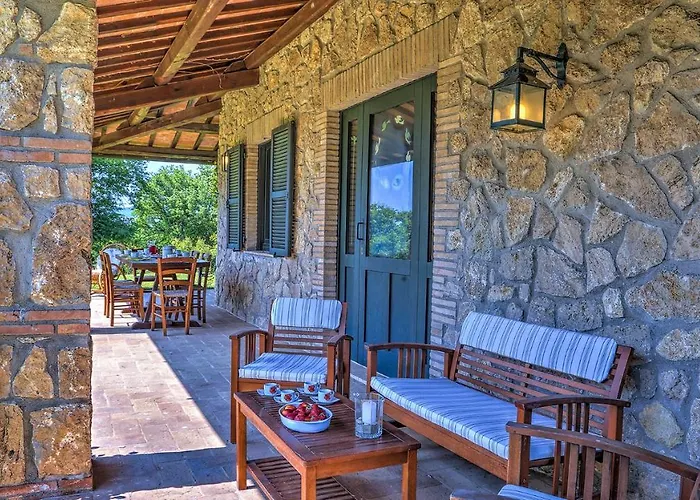 Villa Poggio 6, Emma Baschi