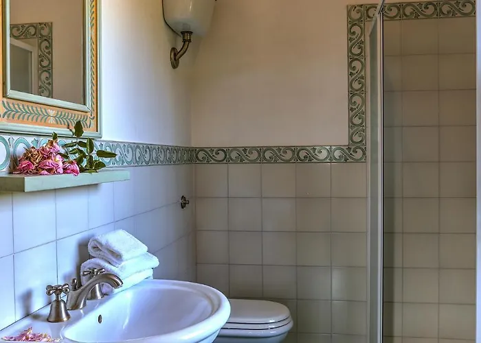 Villa Poggio 6, Emma Baschi